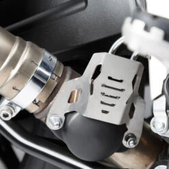 Protector Valvula Escape Suzuki V-Strom 1000 14- SWMotech